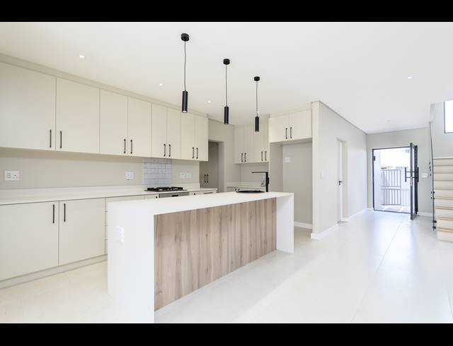 4 BEDROOM FREEHOLD FOR SALE IN SANDOWN